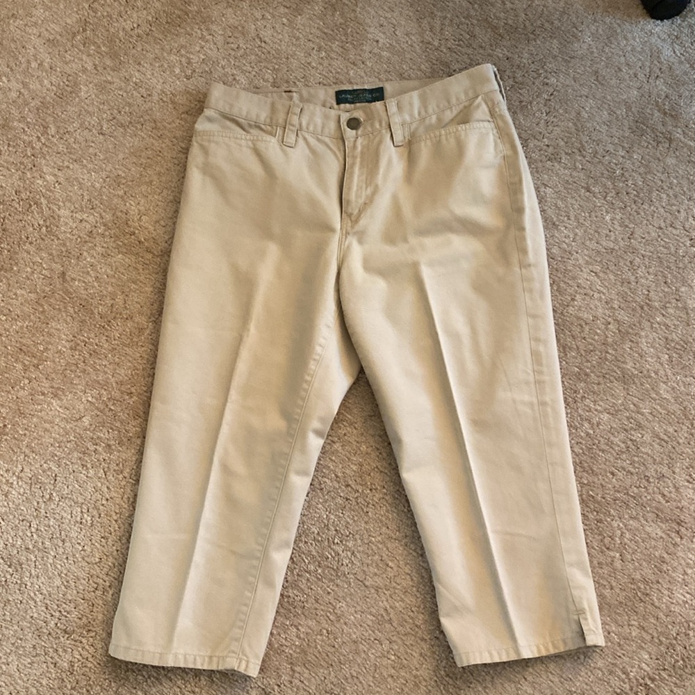Lauren jean company Ralph Lauren khaki capri pants.